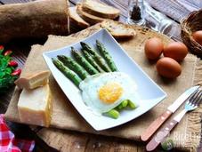 Asparagi alla Bismarck