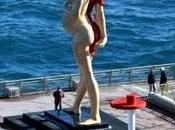 Monaco, scultura Damien incinta