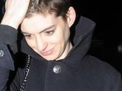 Anne Hathaway convinta capelli corti