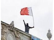 Scene protesta tetto dell’ambasciata Bahrein Londra