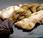 Cucinare pesce: filetti gallinella cuori carciofo, menta glaciale, basilico viola timo