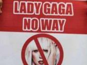Indonesiani protesta: Lady Gaga all'inferno