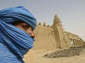 Timbuktu sotto choc: membri Qaeda bruciano l'antica tomba santo