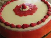 Torta strati cioccolattosi mousse fragole
