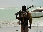 Bombardamento aereo basi pirati Somalia