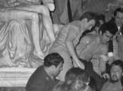 maggio 1972: Vandalo Colpisce Pietà Michelangelo