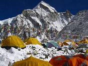 Pazzesco: alpinisti della domenica sull’Everest. solo giorno