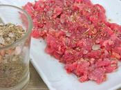 Carne cruda battuta coltello cristalli sale erbe provenza