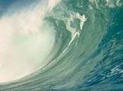 L’Oceano Pacifico pieno detriti dello tsunami giapponese
