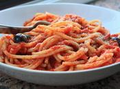 Bucatini tonno, capperi pangrattato.