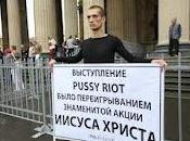 Russia: cuce bocca contro detenzione delle Pussy Riot