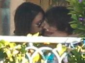 Ashton Kutcher Mila Kunis baciano duro colpo Demi Moore