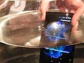 Panasonic ELUGA: smartphone subacqueo buco nell'acqua!