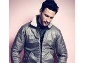 Noah Mills posa Guida Stile Bloomingdale