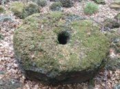 Ritrovate dagli archeologi decina macine.