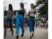 Janeiro: tante modelle principessa Favela Fashion week
