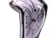 orologio sciolto, stile Dalì