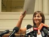 L&#8217;annuncio delle dimissioni della Polverini arrivato serata Residence Ripetta dare tempo camerati cambiare camicia, posare bastone, accorrere fare claque applaudendo passaggi feroci. Attaccare miglior d...