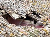 Casa pericolante Minzoni. Occorre intervenire urgentemente.