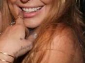 Lindsay Lohan aggredita paparazzo