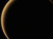 Titano, grande luna Saturno dalla forma insolita