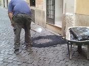 Romafaschifo denuncia: centro roma rattoppato ignobili pecette! soliti lavori pubblici fatti piedi