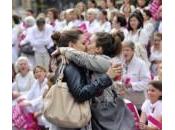 Marsiglia, manifestazione anti gay: ragazze baciano, folla inferocita