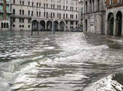 Venezia, l’acqua alta “imprevedibile”. affari