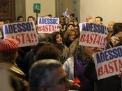 operai dell’Alcoa contestano Bersani, dipendenti comunali, Renzi. scuola scende piazza. questo sta?