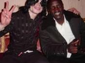 Michael Jackson: “Hold Hand” (con Akon) anticipa postumo “Michael”