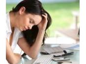 seduti computer? Attenzione alla sindrome ginocchio scrivania