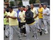 Indonesia, ginnastica aerobica poliziotti sovrappeso