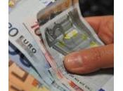 Natale crisi famiglie italiane: benzina aumenti fino euro