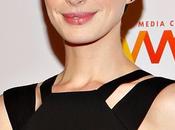 LOOK: Anne Hathaway Women’s Media Awards 2012