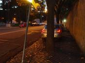 Basilica catacombe pancrazio: cartello sconocchiato, piegato, girato, lasciato cosi'. anni. senza parole.