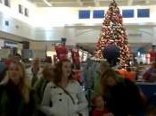 Flash canzoni Natale centro commerciale dell’Ohio