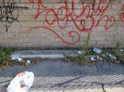 Scenari urbani quarto mondo! com'e' possibile accettare vivere cosi' senza battere ciglio? aiutateci capire...