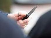 Accoltella vicino casa parcheggio