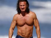 Muscoli paura cinquantenne Sean Penn sulle spiagge delle Hawaii