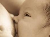Allattamento seno latte materno salute bambino