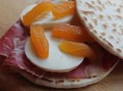 Piadina coppa, scamorza albicocche secche