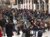 Freeze Dance, spettacolo convenzionale alla stazione parigina Lazare