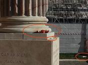 Inventario della monnezza tutt'intorno alla Piramide Cestia