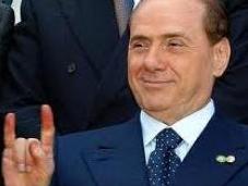 Video Berlusconi imbarazza signora, viene?