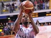 Basket: l’Angelico Biella combatte cede casa contro Reggio Emilia