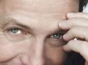Hugh Grant padre single