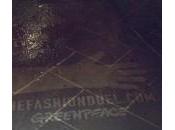 Greenpeace, clean graffiti Milano: “Chiediamo alla moda ripulirsi”