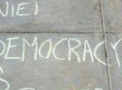 Superare democrazia