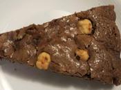 Torta cioccolato, nocciole pere