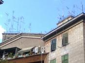 foresta antenne umilia cieli roma! panorami bellissimi deturpati dalla caciottaggine. spendi lire metti un'antenna centralizzata..